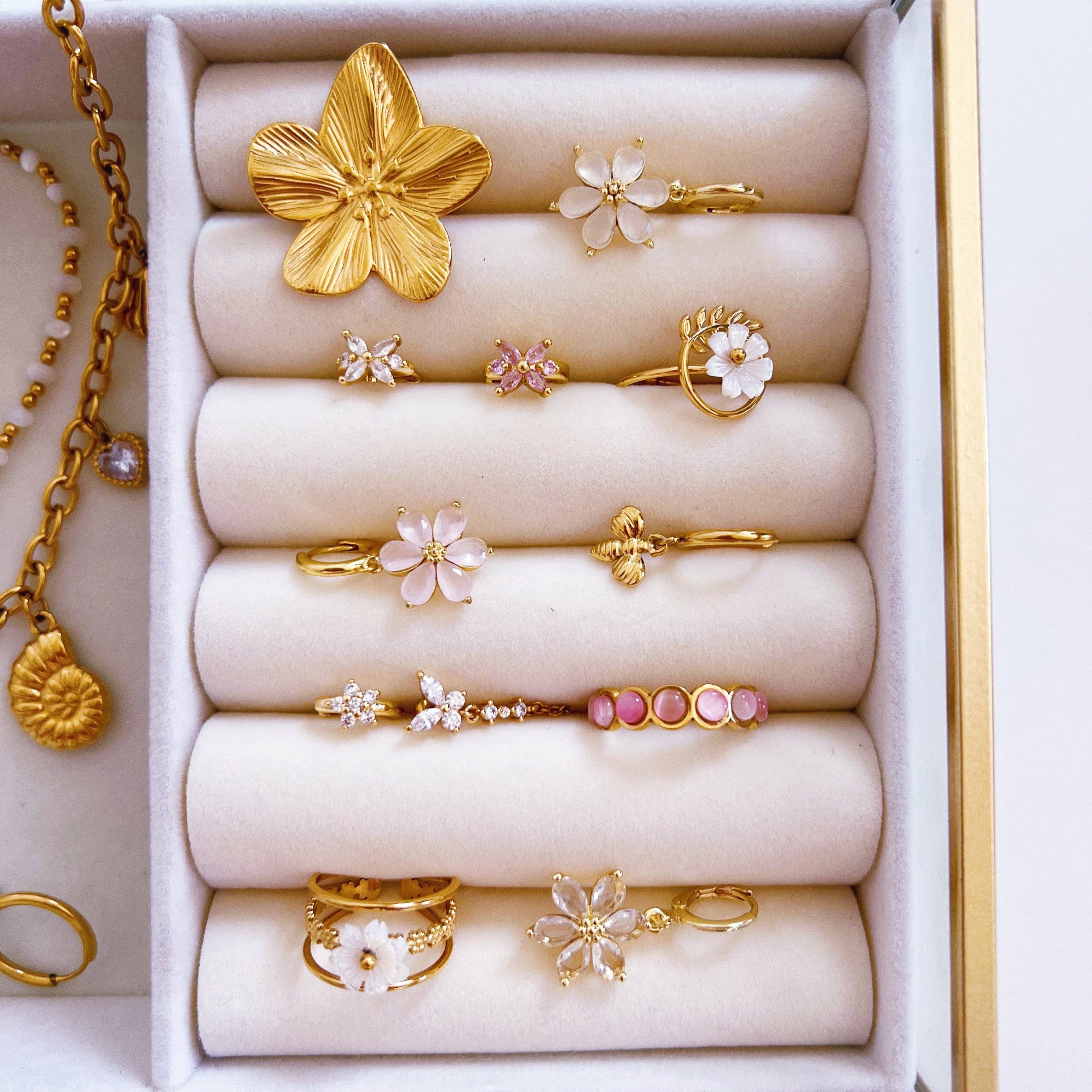 Gold Ring Rosalie for wholesale on Faire1