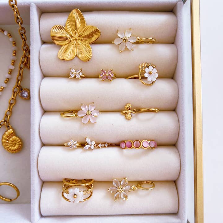 Gold Ring Rosalie for wholesale on Faire1