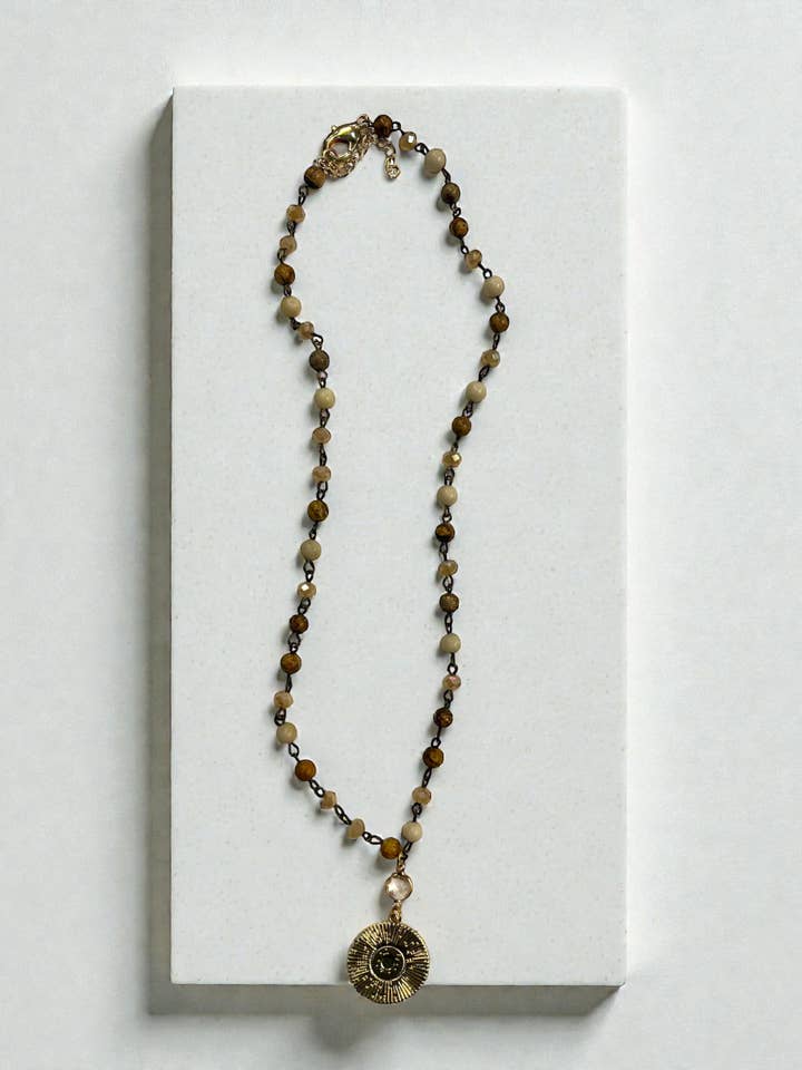 Colar Jasper 24" com Pendente Duplo em Ouro por atacado de Ava Capri