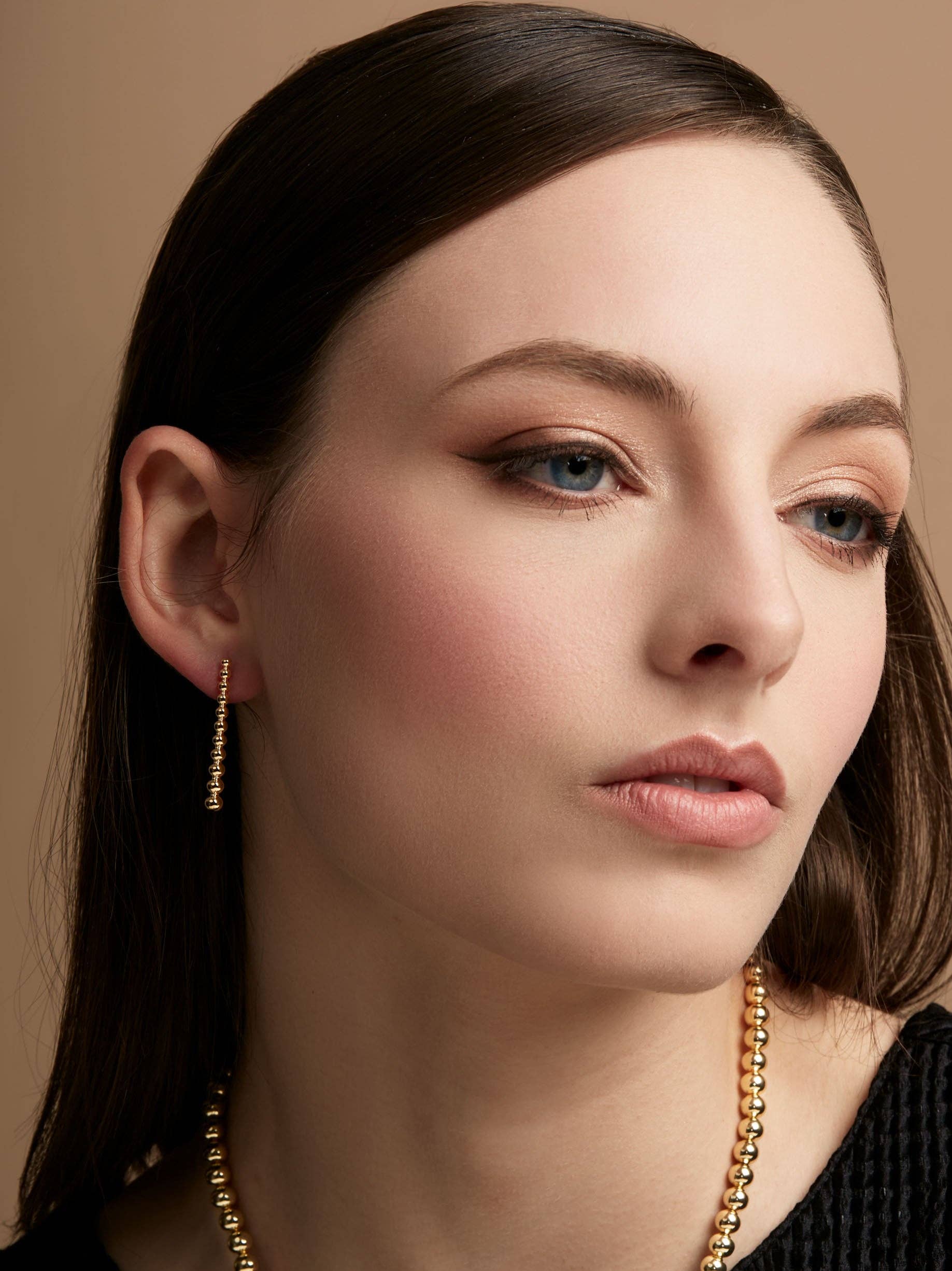 rho – wholesale Hängande örhängen – Graderat metallpärldroppörhänge2