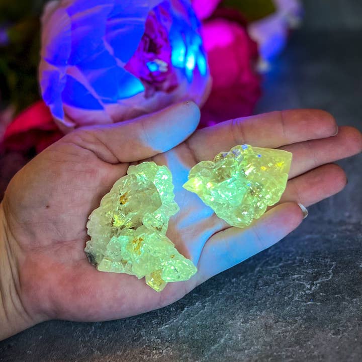 Mandala Gems - Wholesale Spiritual Stone/Crystal - Firefly Petroleum Quartz Specimens, UV Reactive Fluorescent10