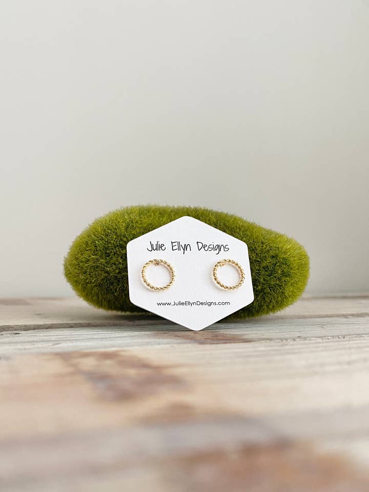 Guldcirkeløreringe med perler for engroshandel hos Julie Ellyn Designs