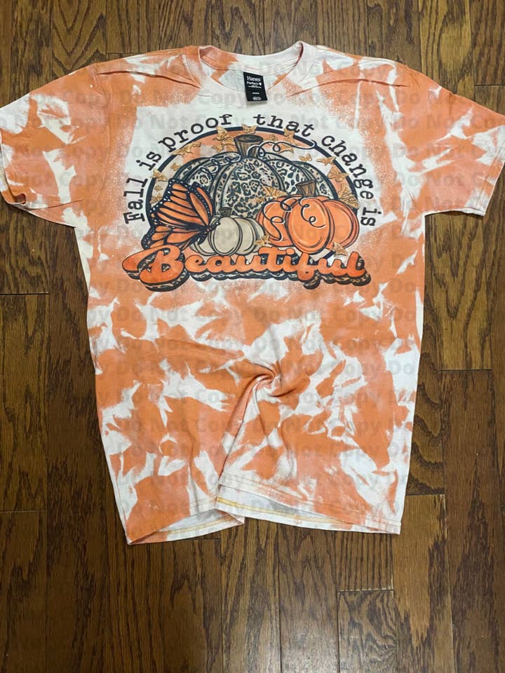 Herfst is het bewijs dat verandering een mooi bleekshirt is voor wholesale door Cute As A Rustic Button