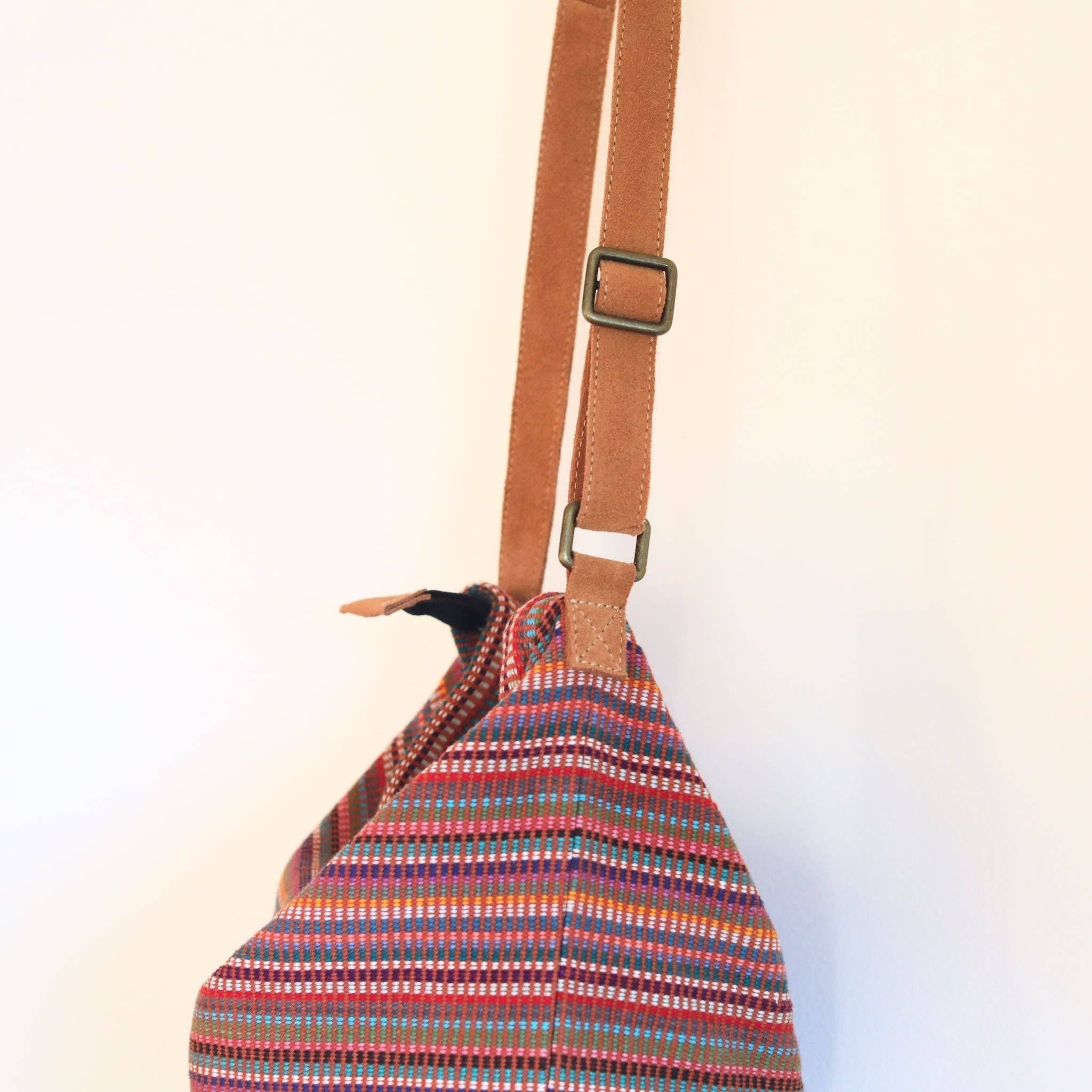 Ganapati – wholesale Axelväska - Dam – VÄVD röd dragkedja5