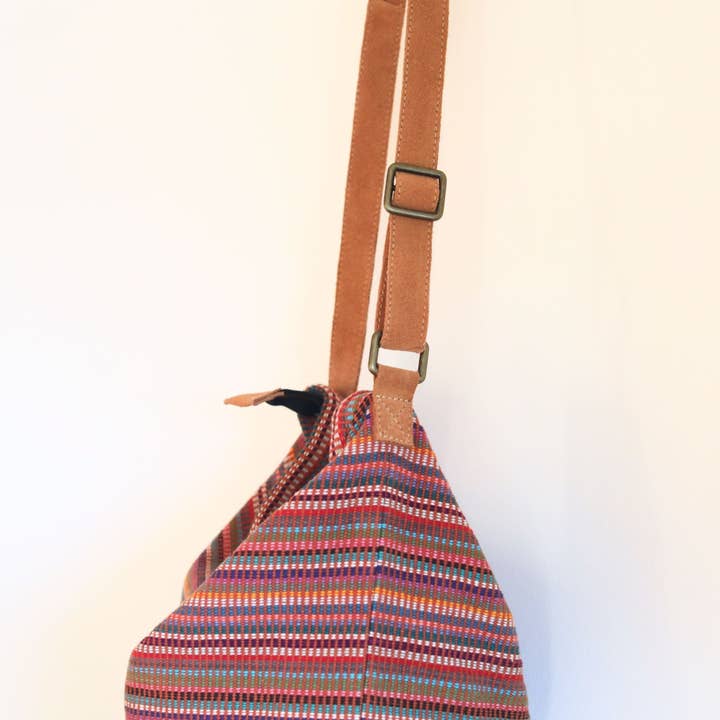 Ganapati – wholesale Axelväska - Dam – VÄVD röd dragkedja5