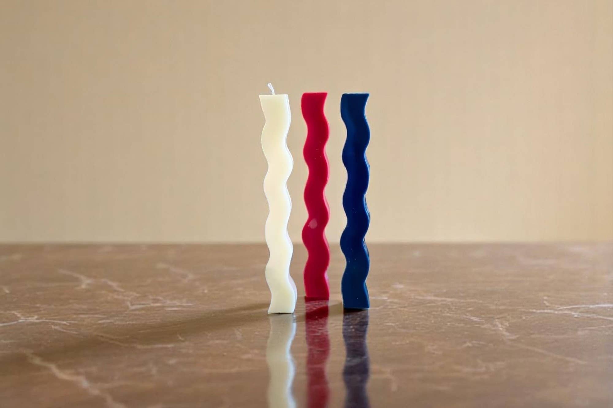 Agaboo Candle - Wholesale Novelty candle - Wavy Pillar Candle 9x1 1/8in