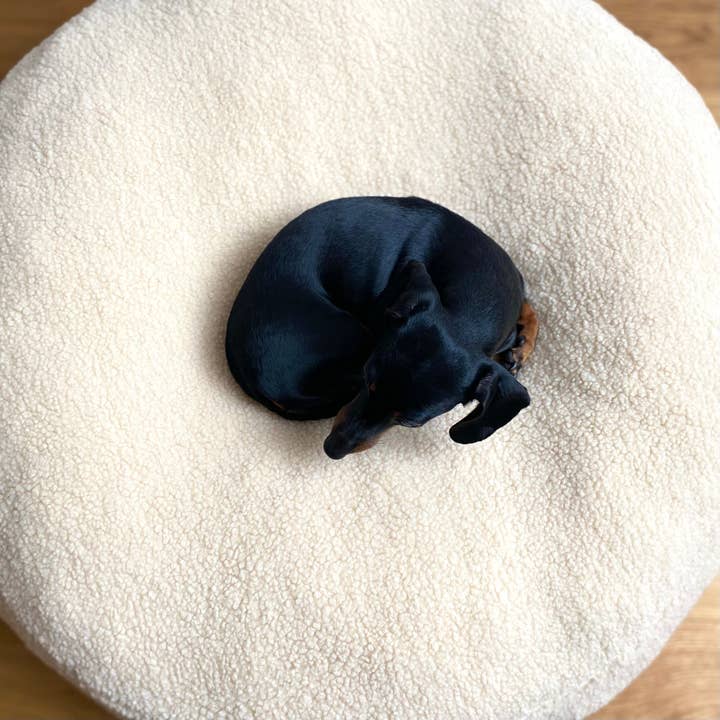 JAfein!® Dogs & Style - Venta al por mayor Cama - Perros - ¡Sí, Fein! Cama para perros color crema Teddy de Versailles