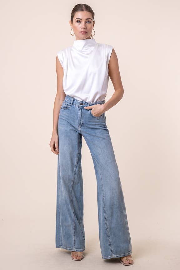 Line & Dot – wholesale Blus - Dam – Dolly Satin Mock Hals1