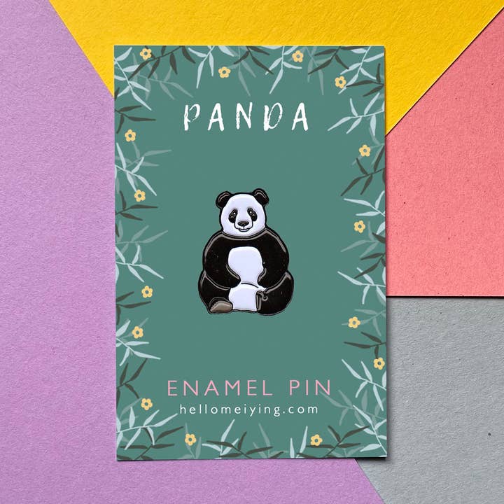 Panda - Épinglette en émail pour la vente par Lydia Meiying
