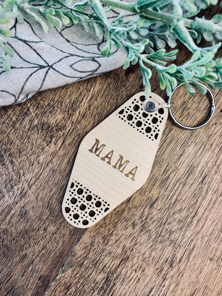 Portachiavi MAMA in rattan, rattan, portachiavi, accessorio per auto per la vendita all'ingrosso da parte di Copper Arrow Designs