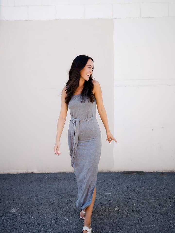 Umarmen Sie dieses schöne geschlitzte Kleid für den Großhandel von The Roster