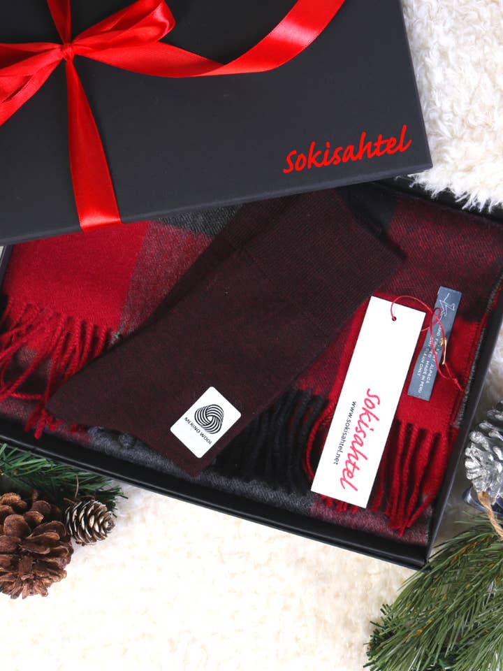 Alpaca wool checkered scarf and red DOORA socks gift box for wholesale by Sokisahtel I BestSockDrawer