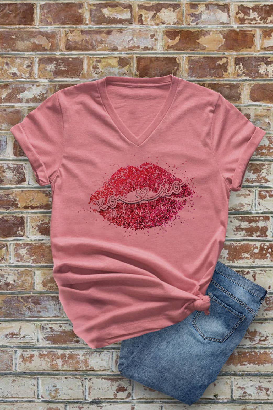 Top Avenue – wholesale Screen printed t-shirt – Women′s – XOXO Red Sparkly Lips,Valentine, Unisex V-neck T-Shirt1