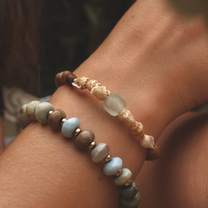 Sol y Sombras Opal Bracelet for wholesale by Essenshell