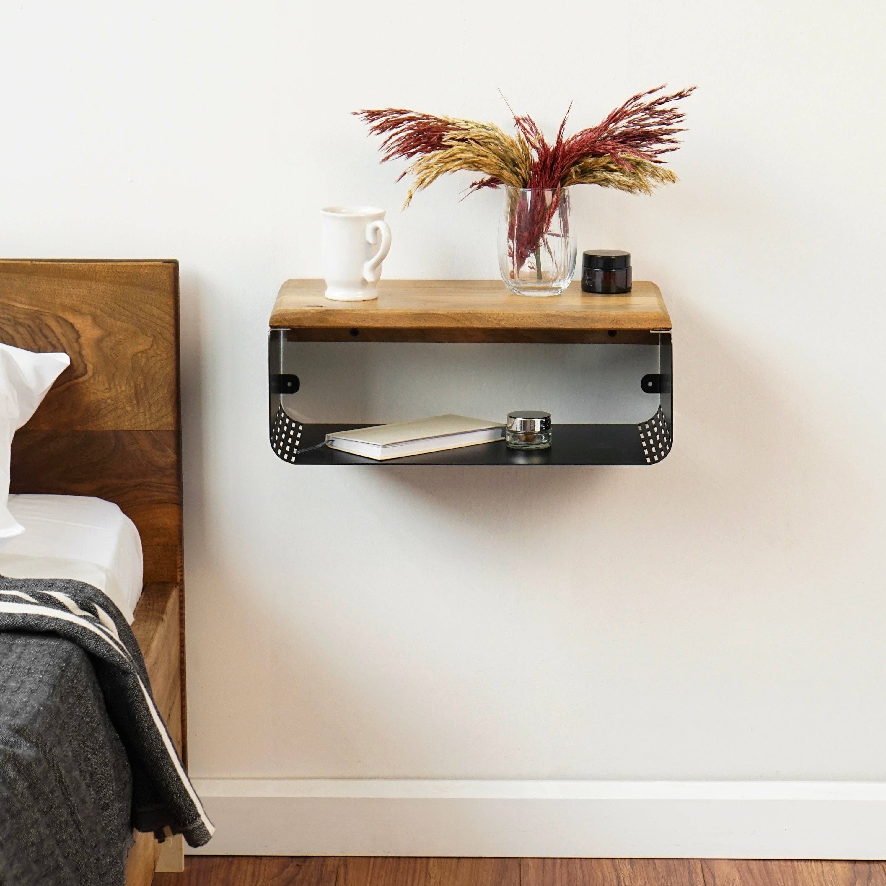 Ultimate Premium Products - Vente Meuble de chambre - Table de chevet flottante noire avec dessus en épicéa et base en métal2