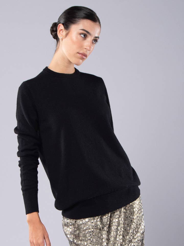 Pull en Cachemire à Col Rond Noir pour la vente par Achega Knitwear