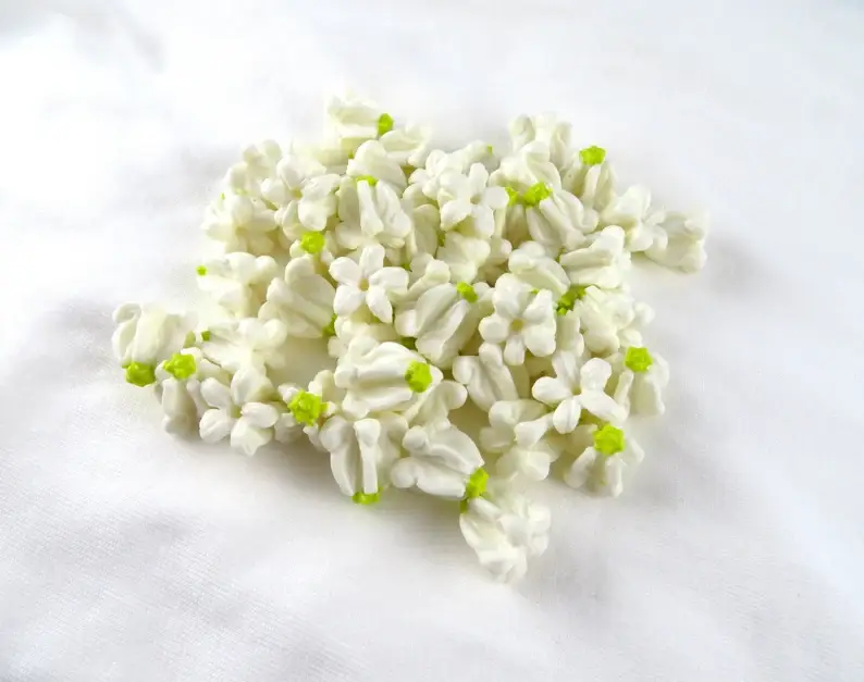 OpalHaus - Venta al por mayor Cuentas - Flores de arcilla Crown Flower, flores de arcilla blanca, hechas a mano1