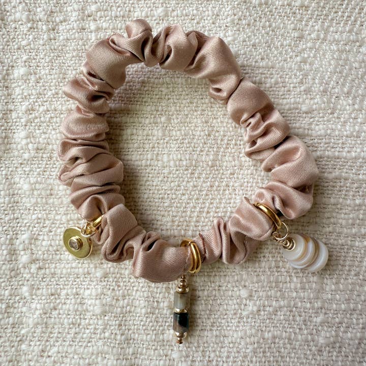 So Niice - Wholesale Hair Tie - Holding On Hair Tie3