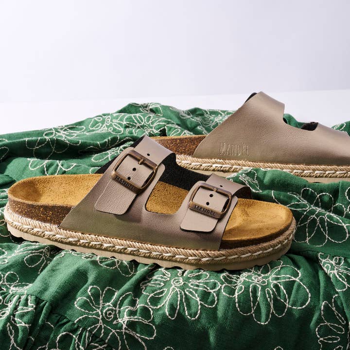 Ciabatta com duas tiras douradas - Art.MD0233 por atacado de Mandél