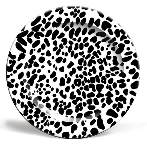 PLATES, ANIMAL PRINT IN BLACK AND WHITE BY THE GIRL NEXT DRA for wholesale by ART WOW