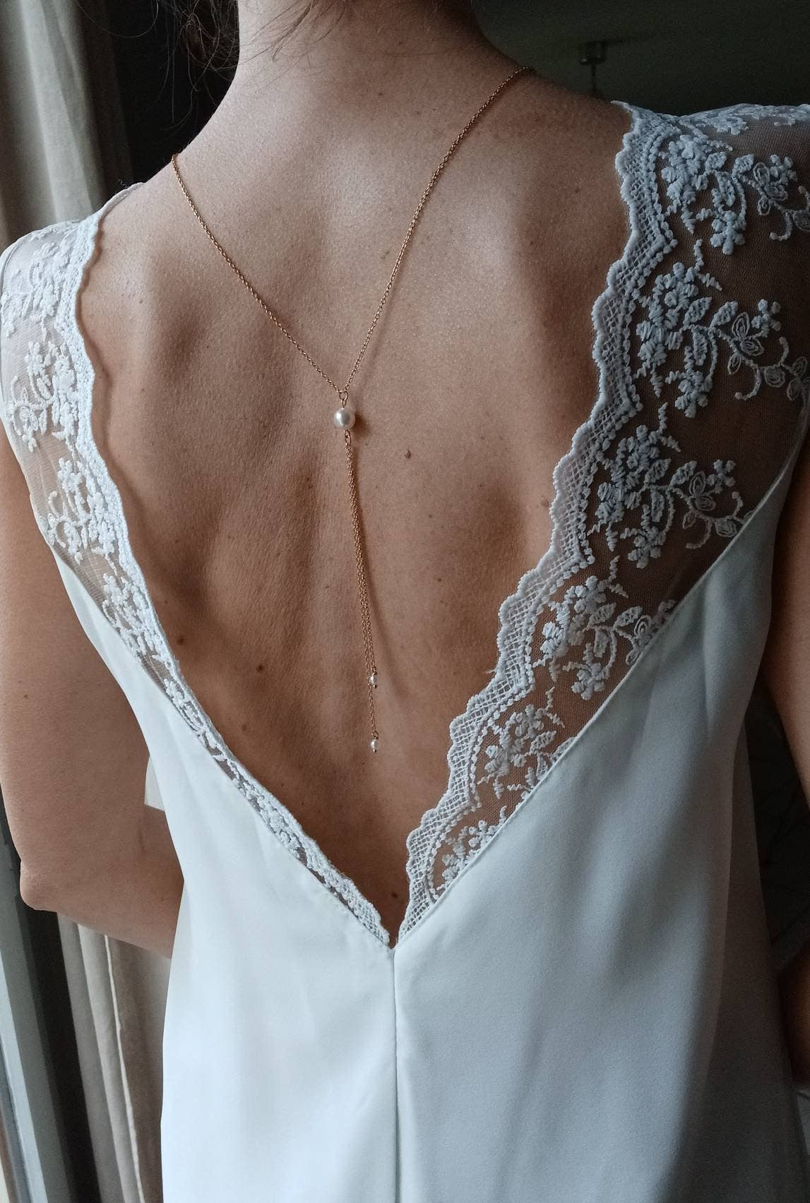 L'atelier du 6 - Wholesale Choker/Collar - Fine back necklace with white pearlescent pearls - back jewelry2