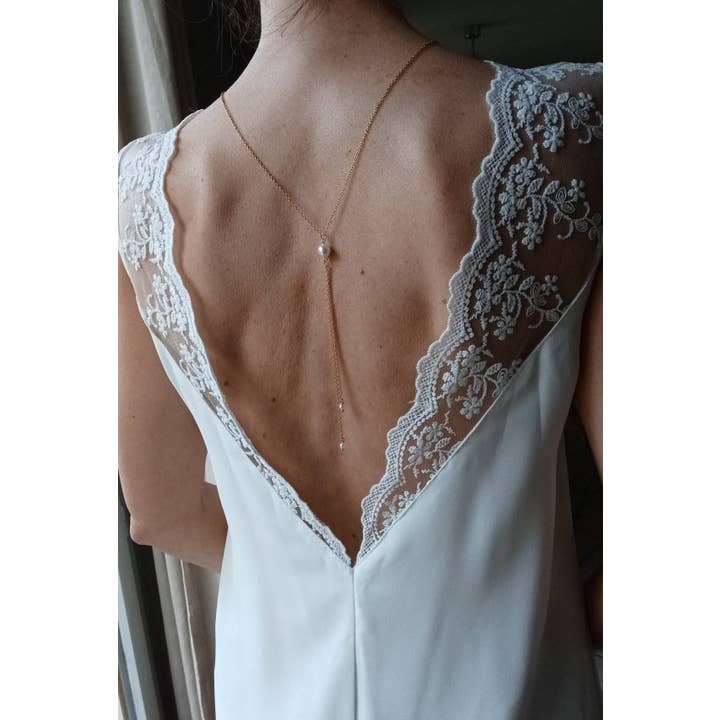 L'atelier du 6 - Wholesale Choker/Collar - Fine back necklace with white pearlescent pearls - back jewelry2