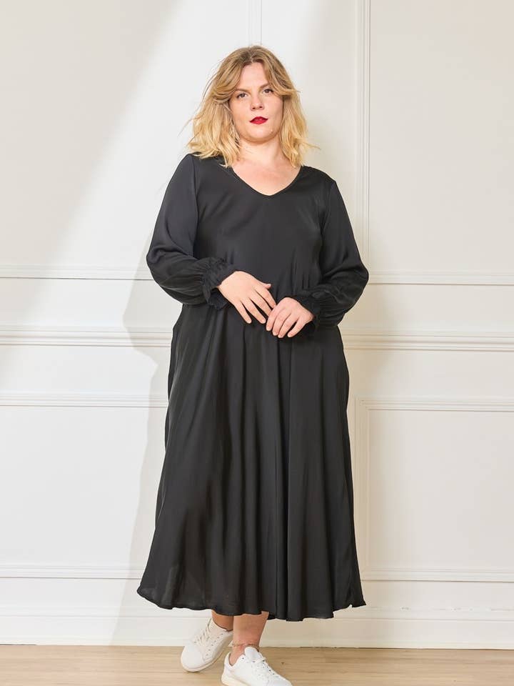 Grote Maat - Vloeiende jurk met lange mouwen voor wholesale door C'MELODIE