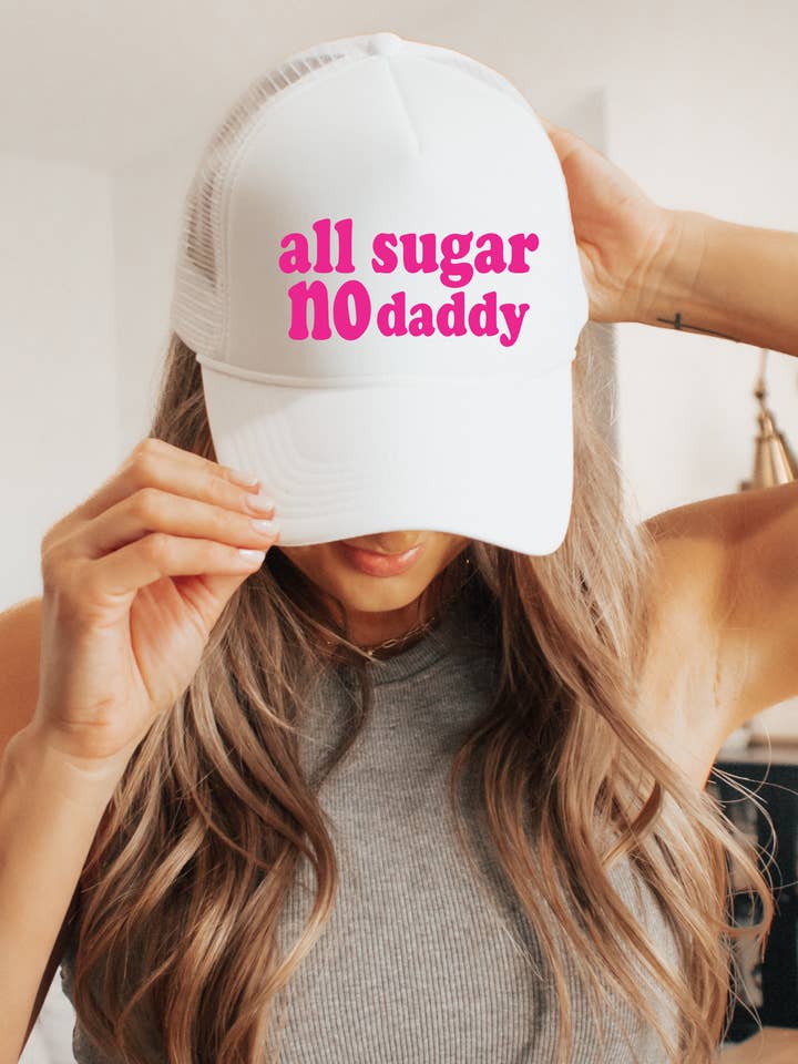 CASQUETTE DE CAMIONNEUR All Sugar No Daddy WHTHOTPNK pour la vente par Keep it Gypsy