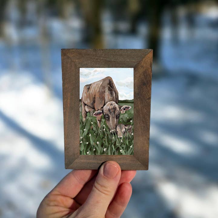 Brun schweizisk mamma och bebis i ram för wholesale av The Cranberry Finch