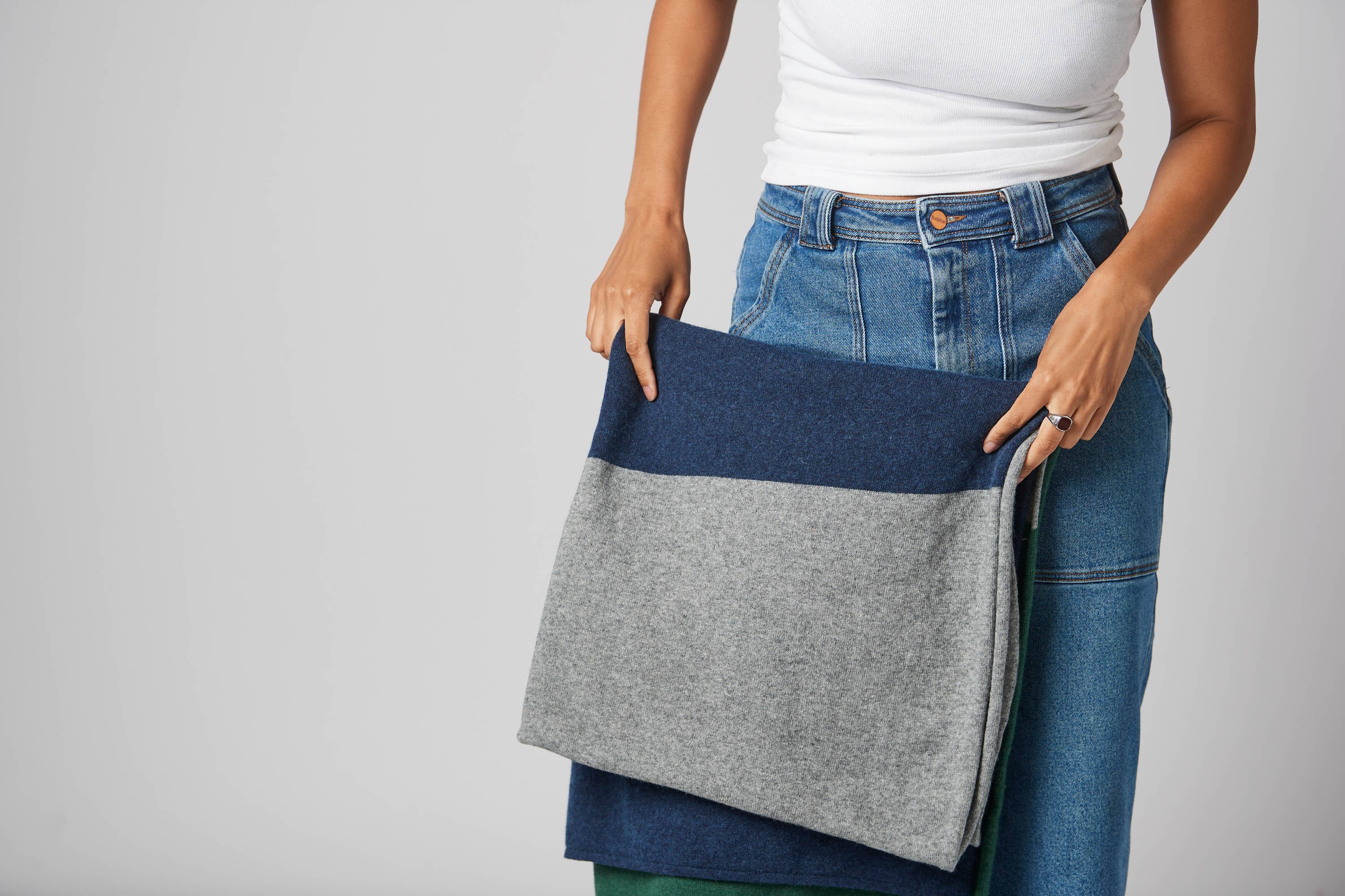 Margolis Pineo Italia - Wholesale Throw Blanket - COZY CASHMERE BLEND THROW, 'TRICOLORE' - HOLIDAY FAVE!9