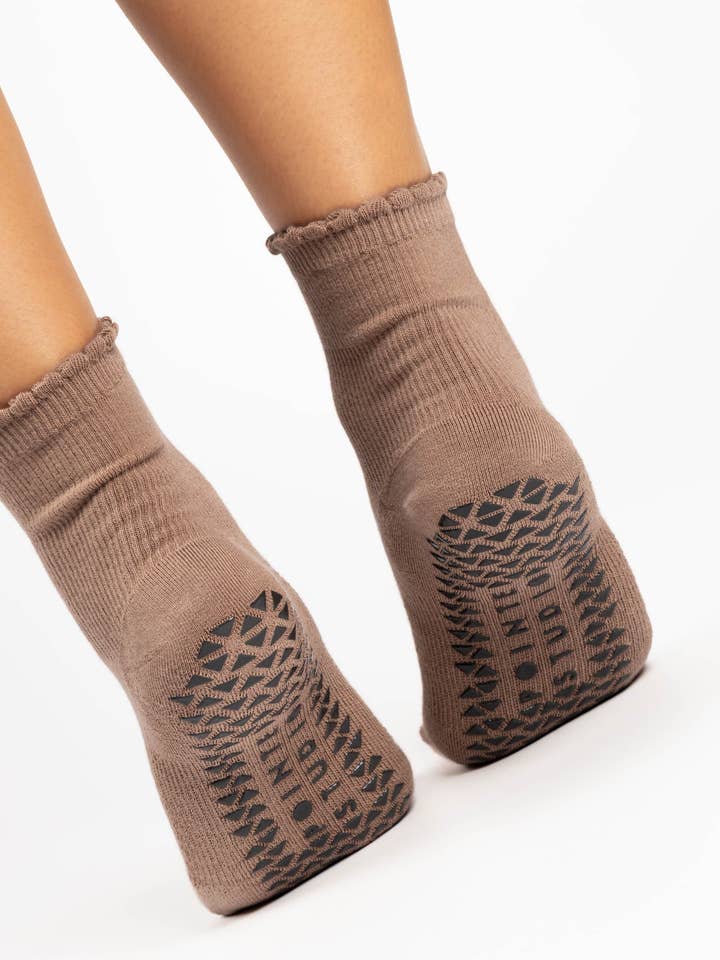 Pointe Studio - Wholesale Socks - Women's - Women's Happy Ankle Grip Sock – No Slip Cotton Blend for Pilates & Barre3