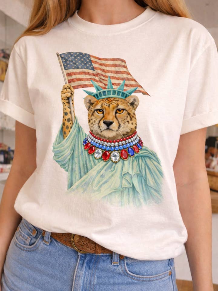 Col orné de bijoux Liberty Léopard RWB sur sweat blanc pour la vente par Bling-A-GoGo, LLC