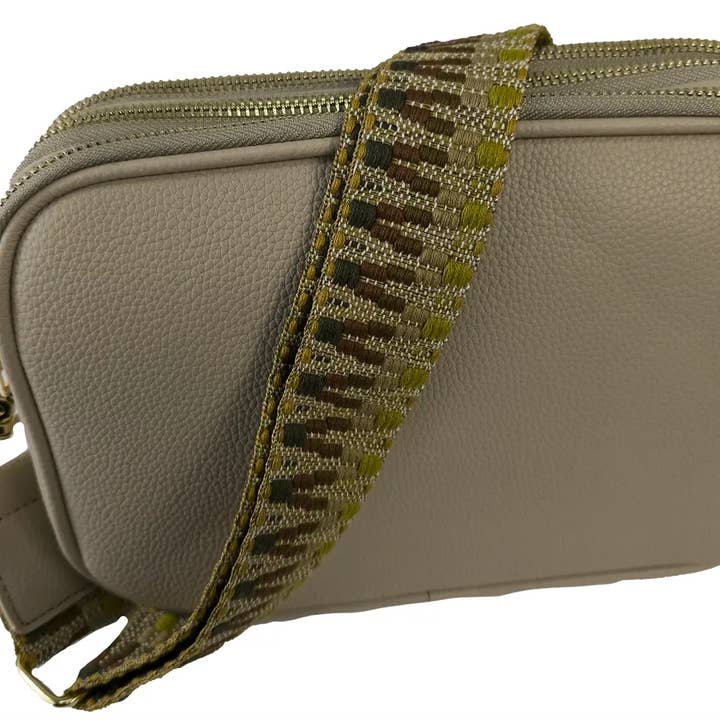 Beige kamera taske med tre lynlåse og lærredstrop 6602 for engroshandel hos Strathurie