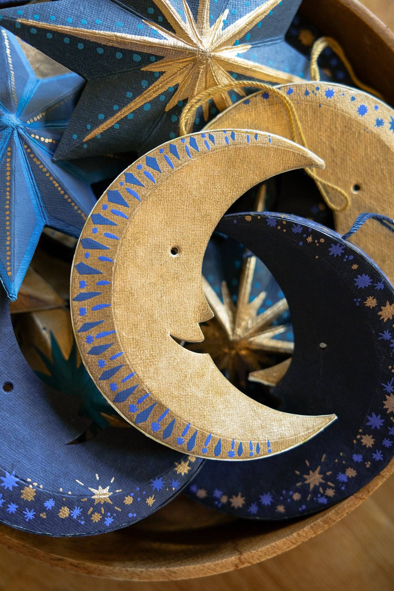 East End Press - Wholesale Ornament - UK/EU: Golden Man on the Moon Board Decoration4