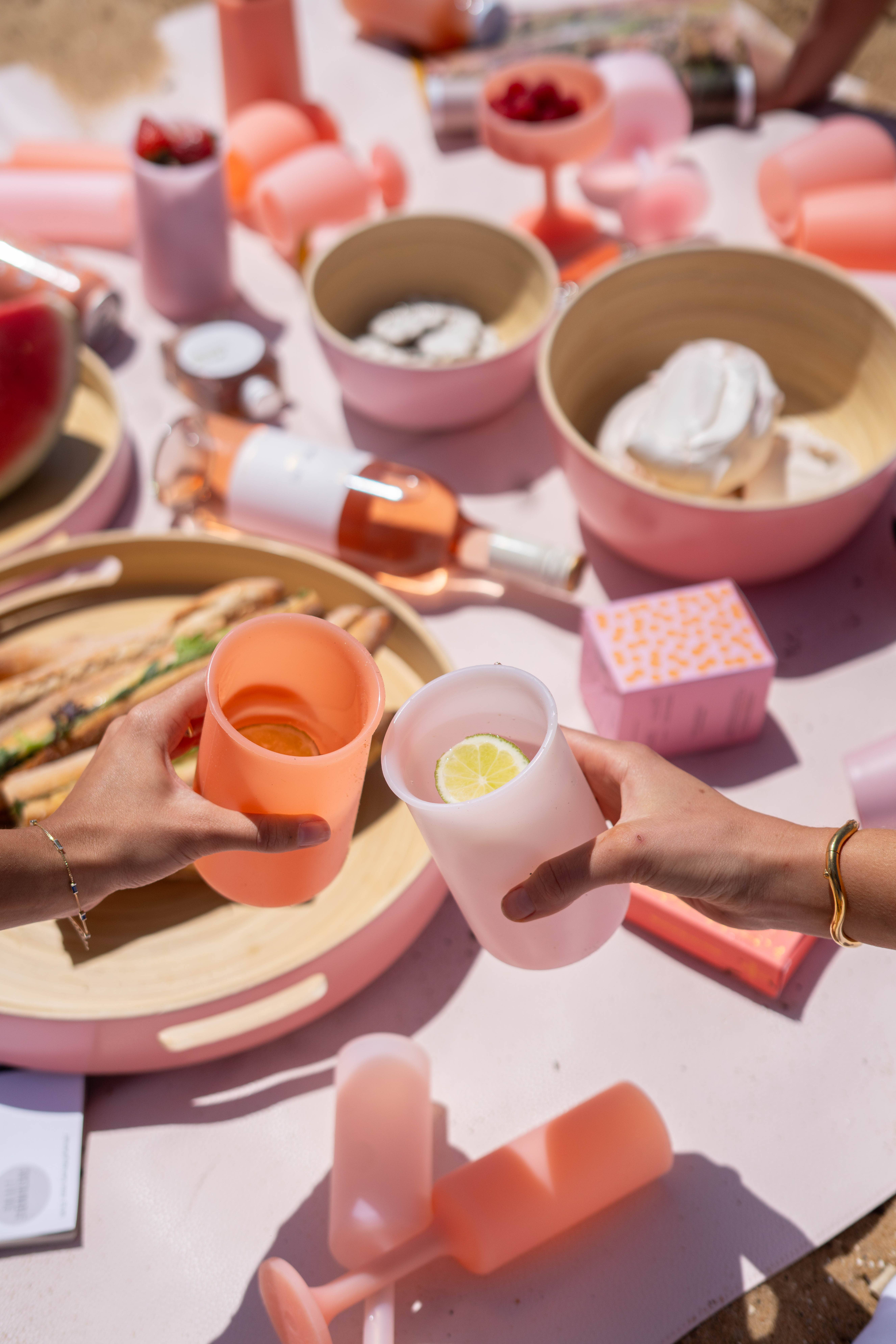 porter green | style + sustainability – Engroshandel Drikkeglas/kop – Fersken+kronblad |Stegg | Ubrydelige Highball-briller i silikone8