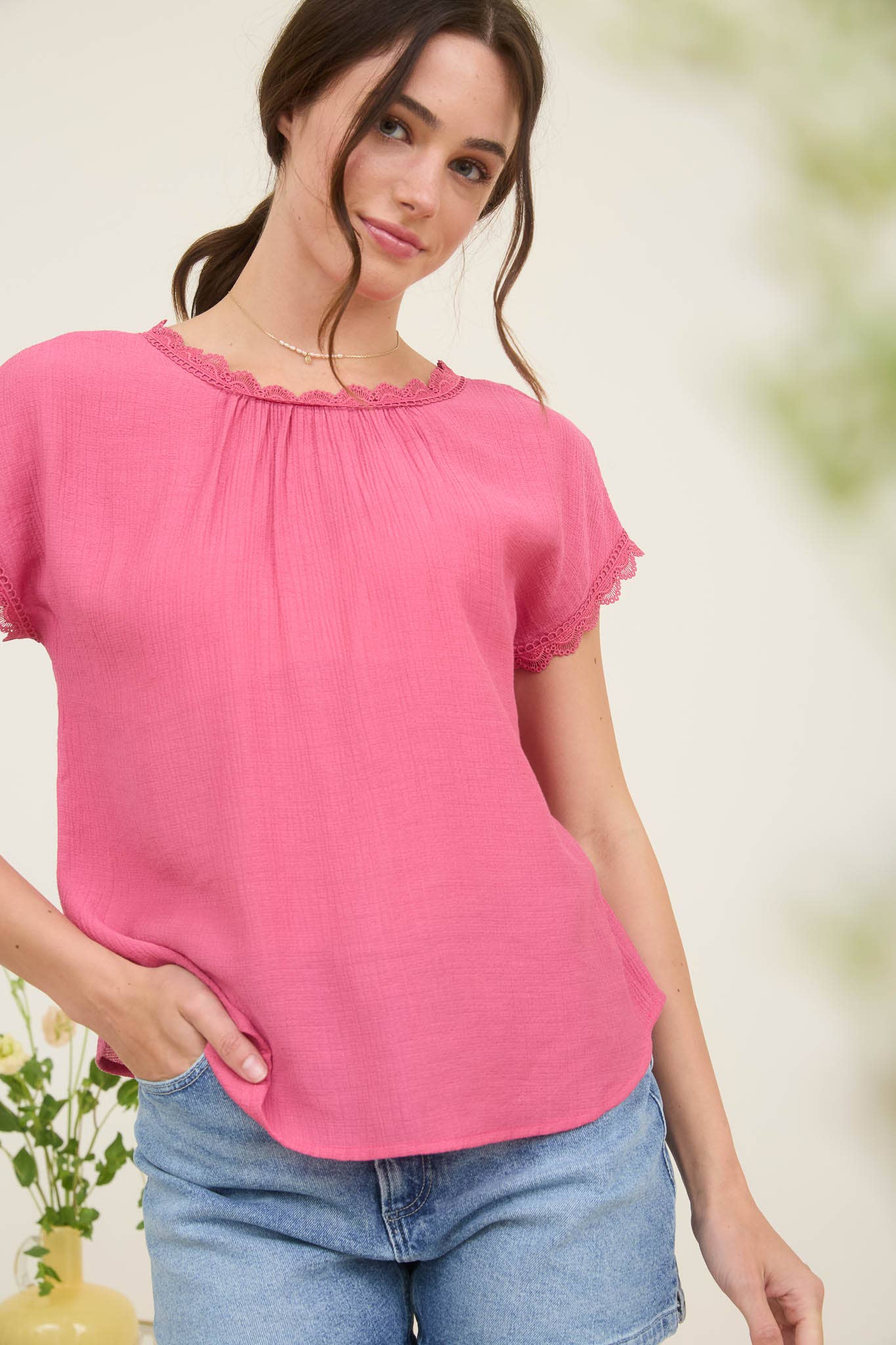 Blu Pepper - Vendita all'ingrosso Camicetta - Donna - Blusa a maniche corte con dettaglio fiocco posteriore e bordo in pizzo.3