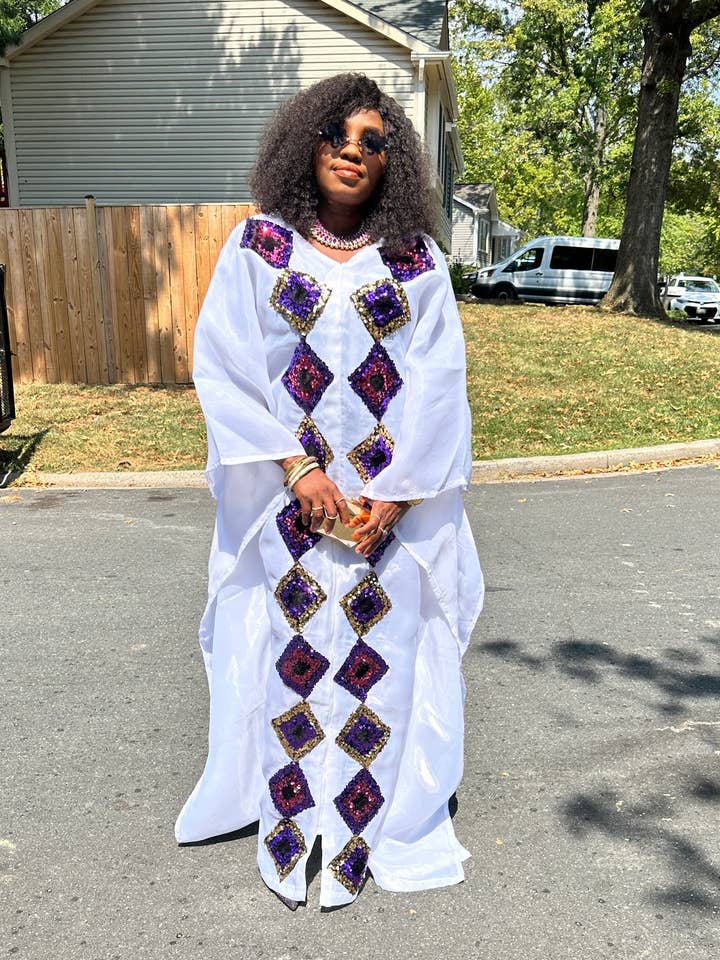 Abito lungo Boubou in caftano bianco con paillettes ritagliate per la vendita all'ingrosso da parte di Bibiré