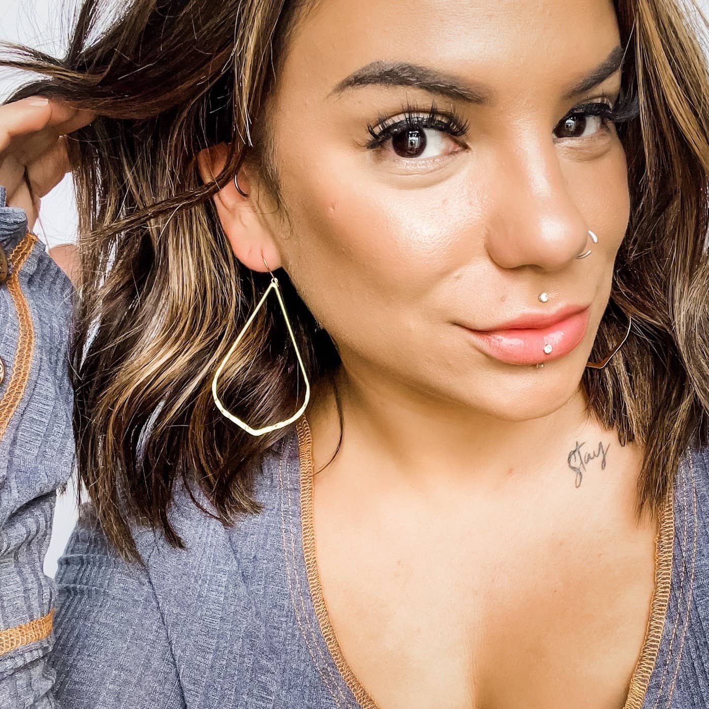 Dixie Bliss - Vente Boucles d'oreilles pendantes - Follow Me- Boucles d'oreilles pendantes en forme de larme en or2