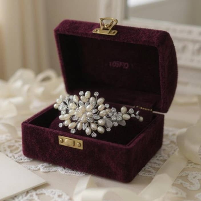 PULSEIRA STARLET PÉROLA DE ÁGUA DOCE - SASSB - MARFIM -BR13 por atacado de Athena Bridal Jewellery