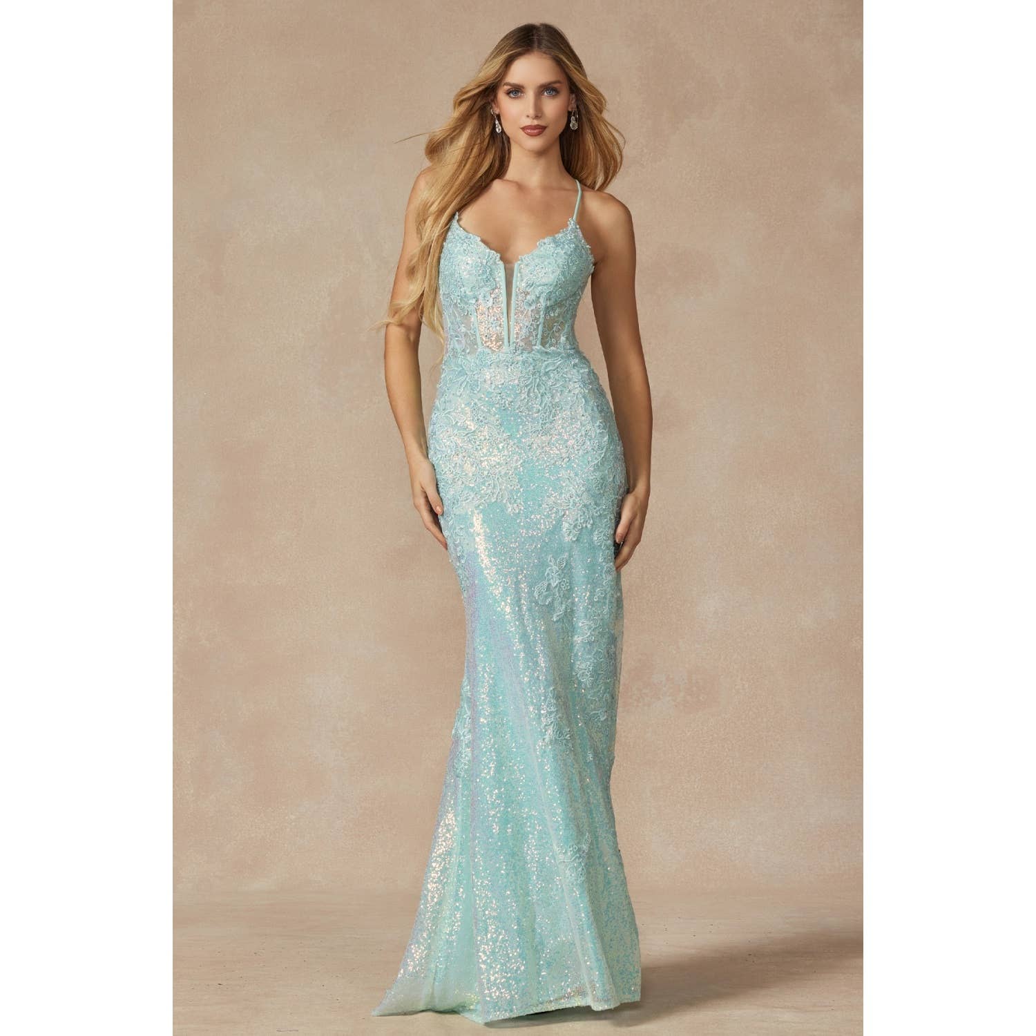 Juliet – Großhandel Abendkleid – Damen – Abendkleid mit Maschinensequins, Spitzenverzierungen und hohem Schlitz1