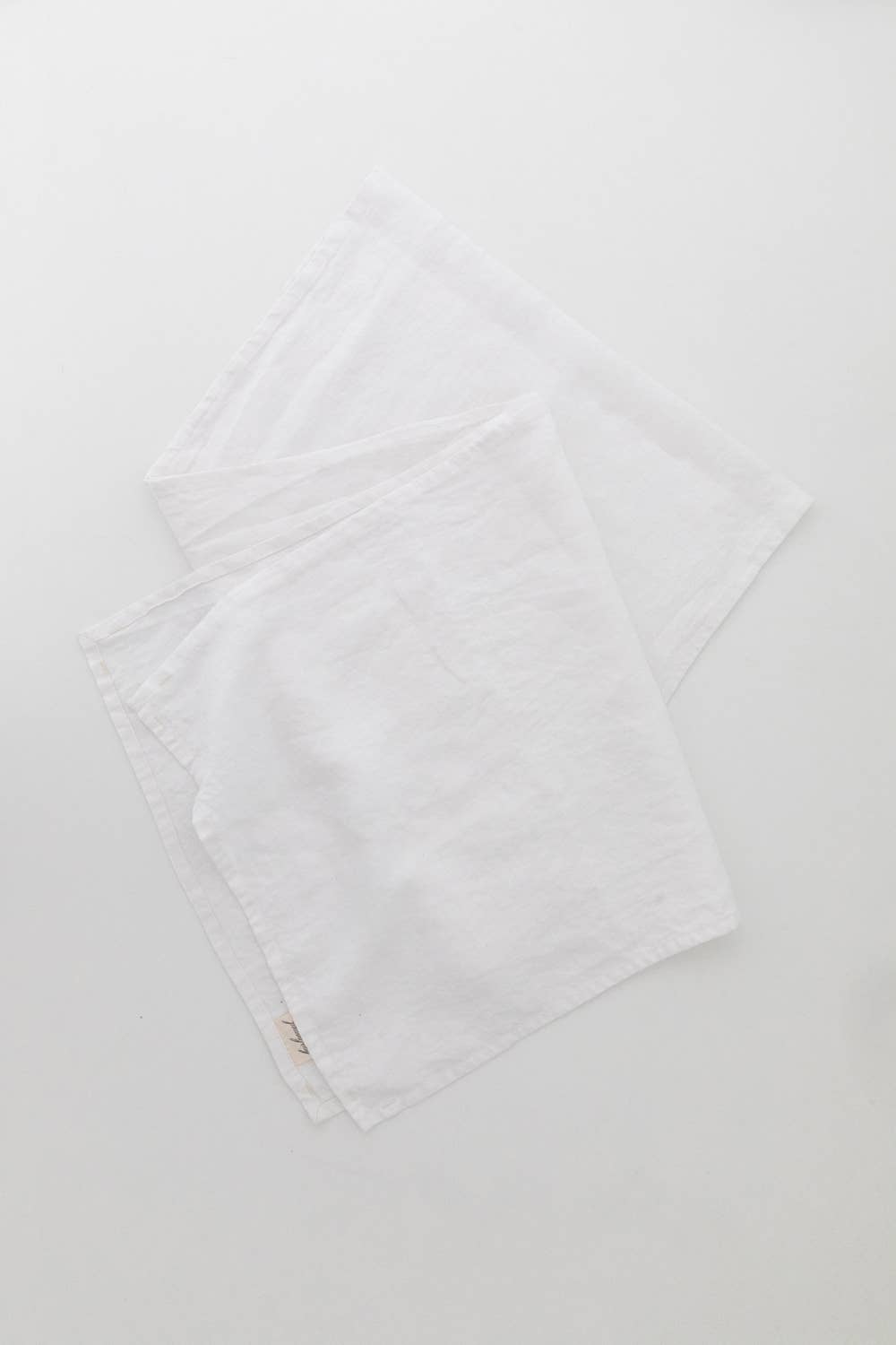 Heirloomed Collection - Wholesale Table Runner - Keepsake Linen Table Runner White1