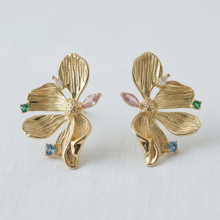 Blomsterinspirerede farverige dråbeøreringe med ædelsten for engroshandel hos Ellemadera