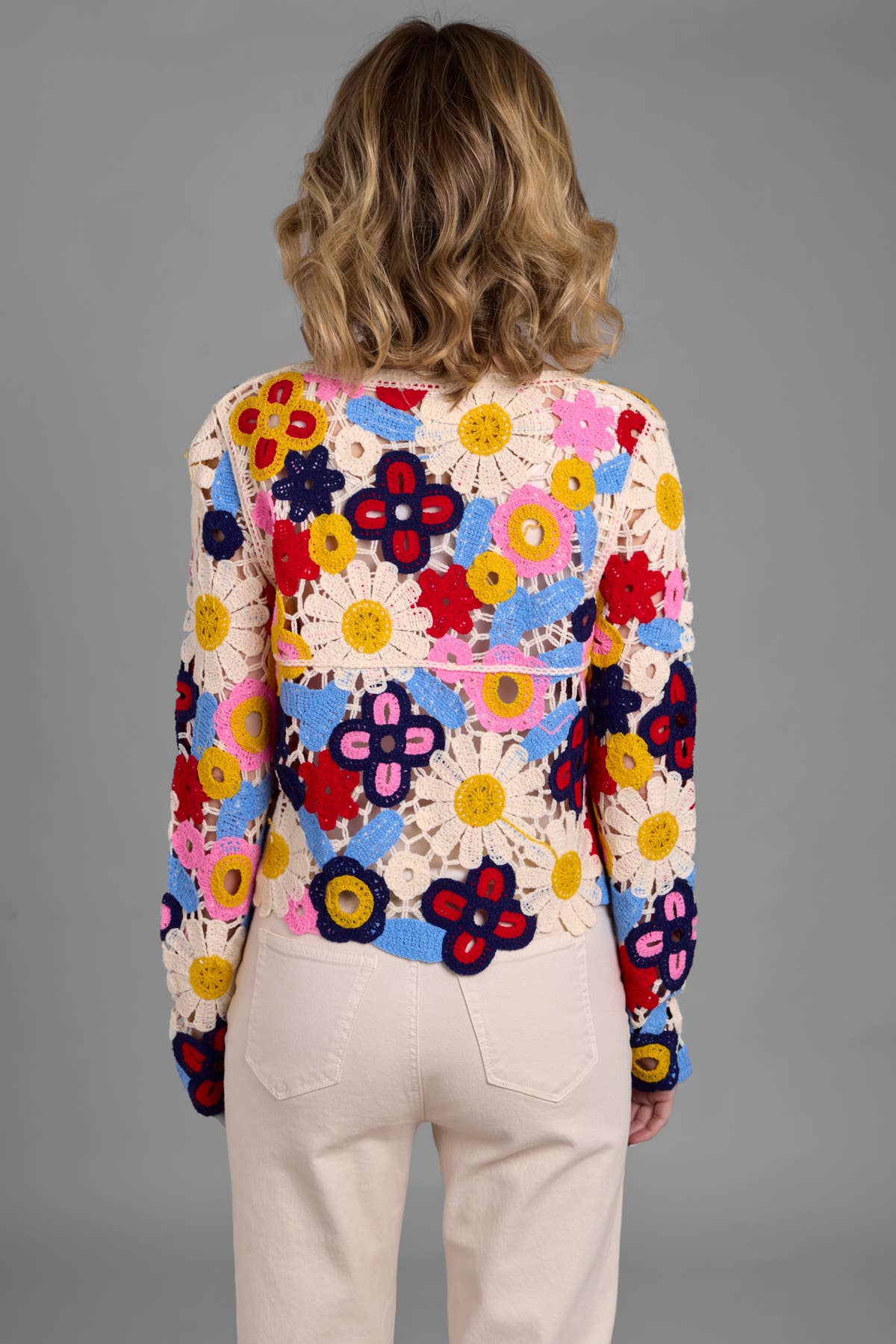 SAACHI – Großhandel Jacke – Damen – Bunter Häkel-Cardigan mit Blumenmuster, kurz geschnitten14