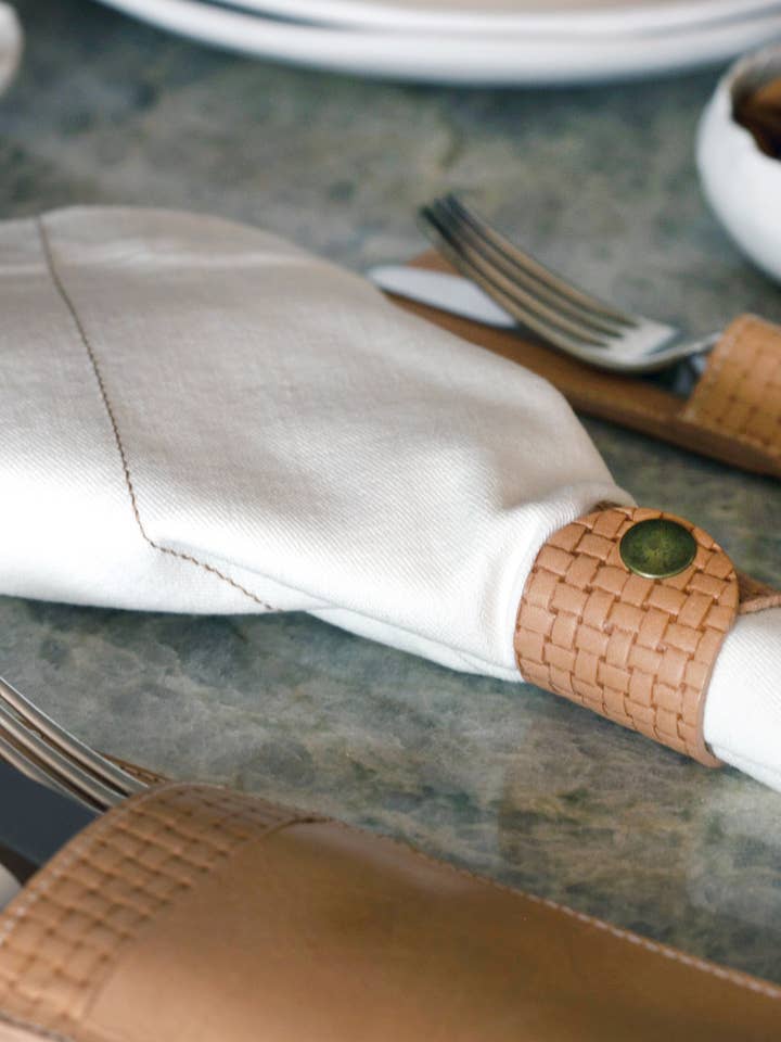 Argolas de Guardanapo em Couro com Acabamento Trançado por atacado de Studio Findings