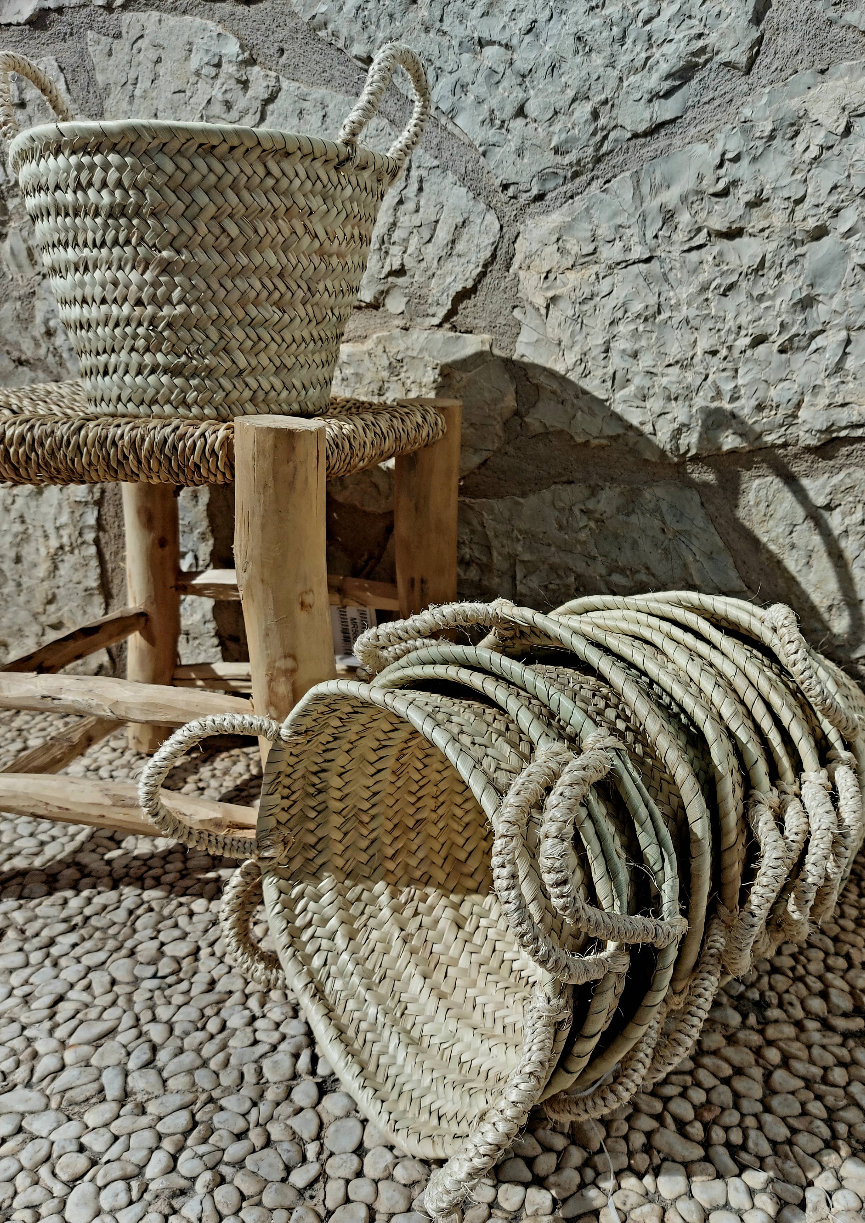 Maya Mallorca – wholesale Korg – Liten handgjord palmkorg med pita-handtag 23x17 cm1