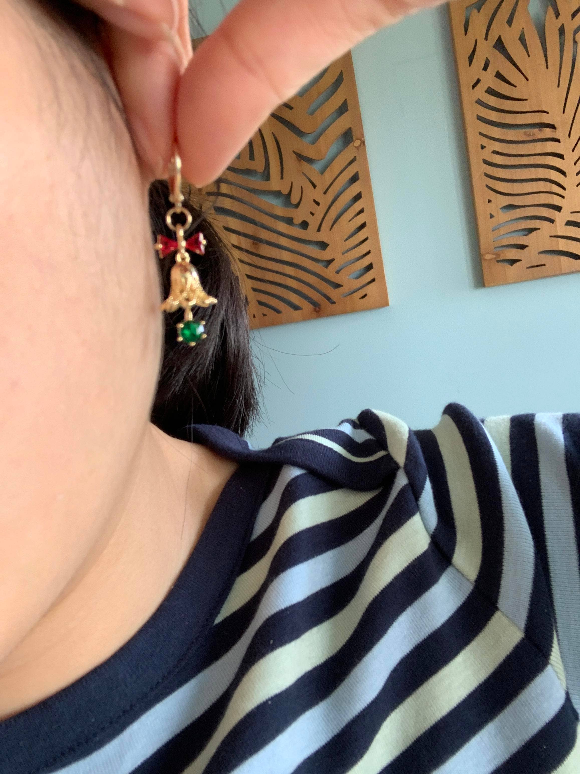 HolyGuacamolly - Vendita all'ingrosso Orecchini pendenti - Orecchini Dainty Jingle Bell Huggie3