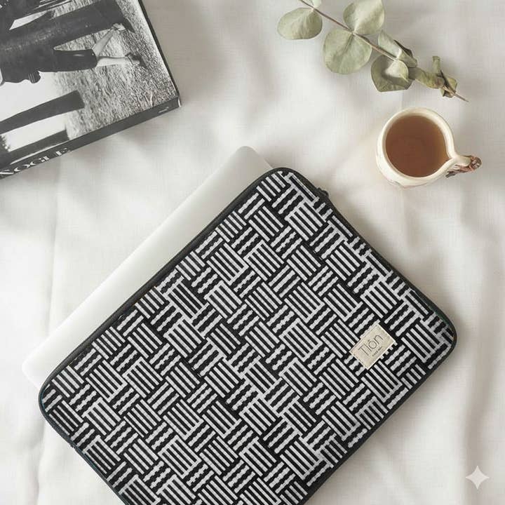 Housse d'ordinateur portable - Trame pour la vente par Tlon Planet Bags