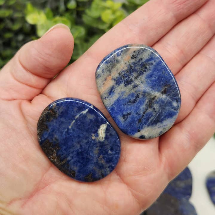 Meraki Gemstones - Wholesale Spirituele steen/kristal - Platte gladde ovale steen van sodaliet (0,5 kg/1,1 pond) -45x35x7 mm3