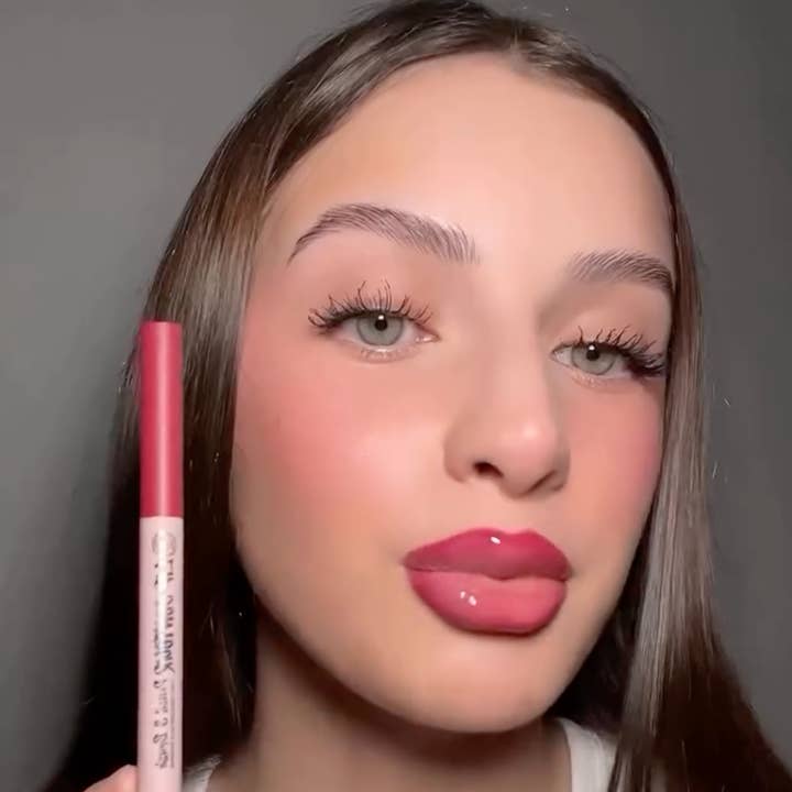 Læbekonturblyant og børste for engroshandel hos J.Cat Beauty