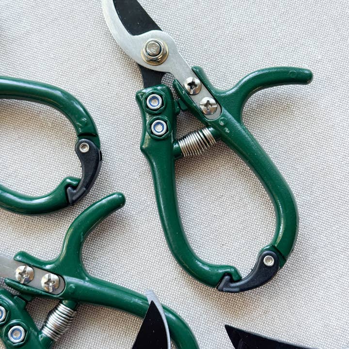 Laura Hooper Design House - Wholesale Garden Tool - Forest Green Mini Garden Secateur0